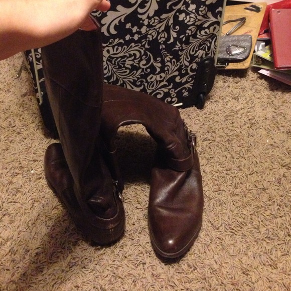 Boots ! - Picture 2 of 2