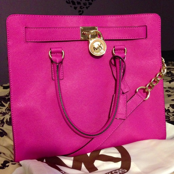 Michael Kors Handbags - 💕Michael Kors Fuchsia Hamilton💕