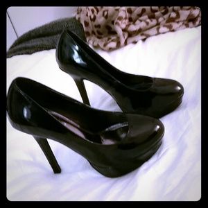 Black stilettos.  Very comfortable Great condition