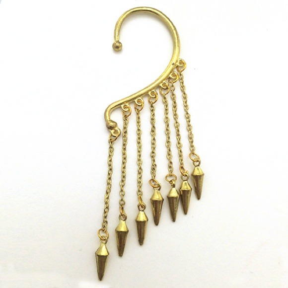 🚨SALE🚨 Gold Ear Cuff with dangling spikes