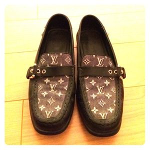 💯% authentic Louis Vuitton loafers.