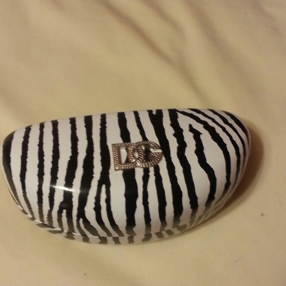 A d g sunglasses case