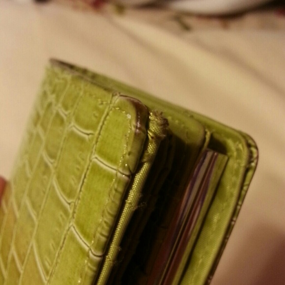 A green wallet - Picture 4 of 4