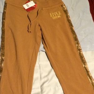 APPLE BOTTOM CAPRI BOTTOMS, BRAND NEW WITH TAGS