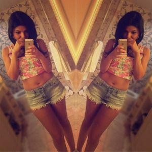 Forever 21 Denim distressed short shorts