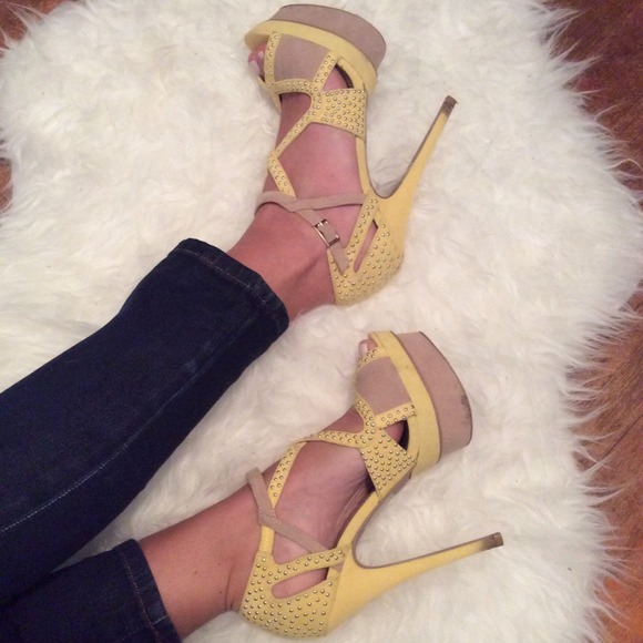 shoedazzle Shoes - ❗️LAST DAY❗️shoe dazzle heel sandals 8