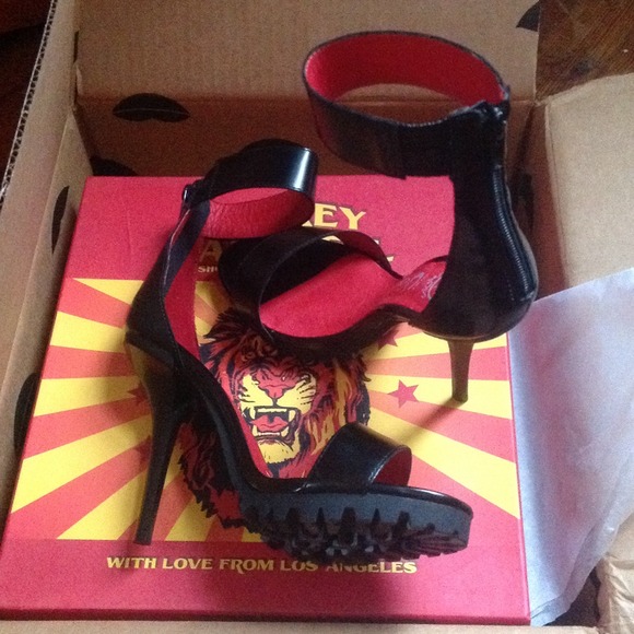 Jeffrey Campbell Stiletto pumps w/ an ankle strap - Picture 3 of 4