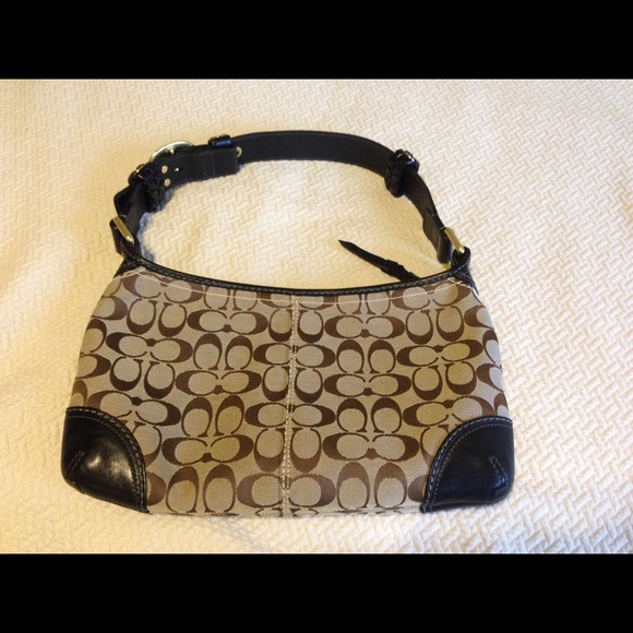 More Pictures of COACH Signature Purse