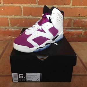 '14 air jordan vi size 6y!