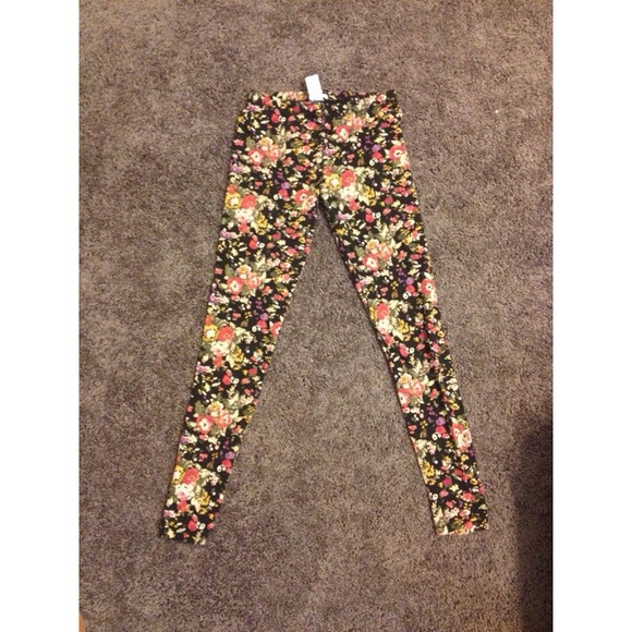Floral leggings 🌼 NWOT