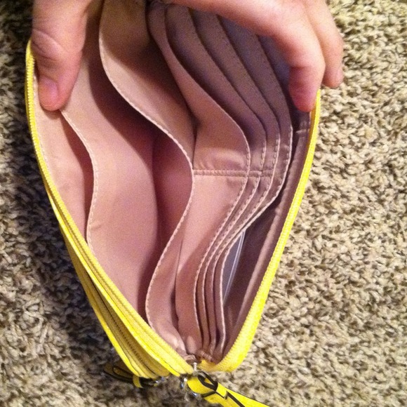 Sold on ebay Authentic coach wristlet - Picture 3 of 4