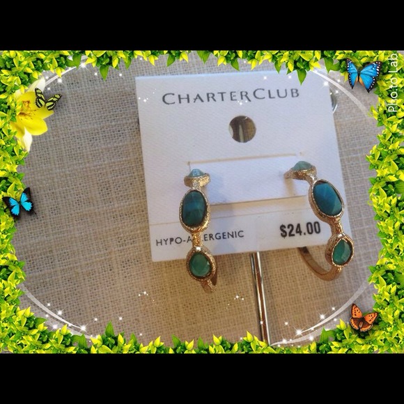 New Chart Club dangle greenish stones earrings