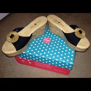 Lindsay Phillips size 7.5 wedge