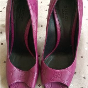 Auth Gucci never worn shoes size 36 n half