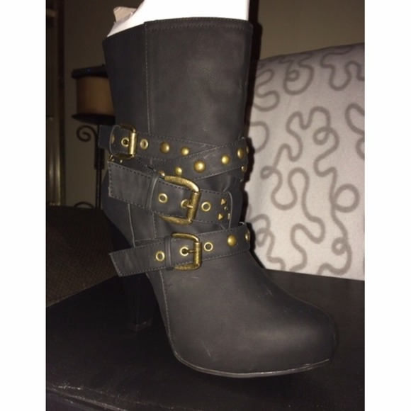 Black Boots - Picture 2 of 4