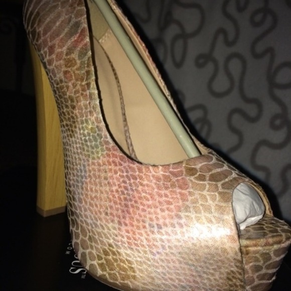 Tan Snakeskin Heels - Picture 2 of 4
