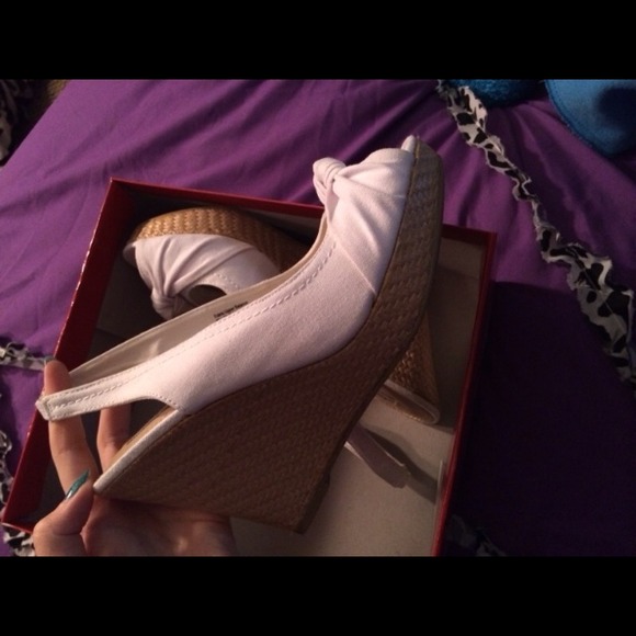 White Wedges - Picture 2 of 4