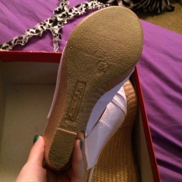 White Wedges - Picture 3 of 4