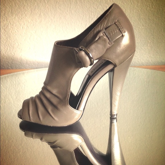 Steve Madden peep toe size 5