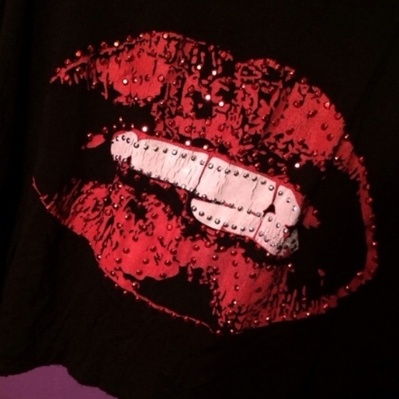 Mouth Crop Top. - Picture 2 of 2