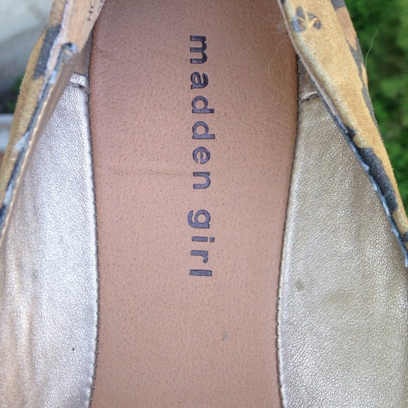 Shoes - Picture 2 of 4