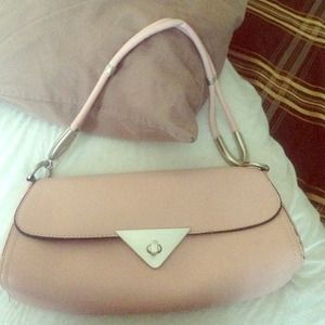 Light pink shoulder purse.