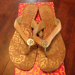 Tory Burch tmbld lthr "Thora" flip flip in Tan-8