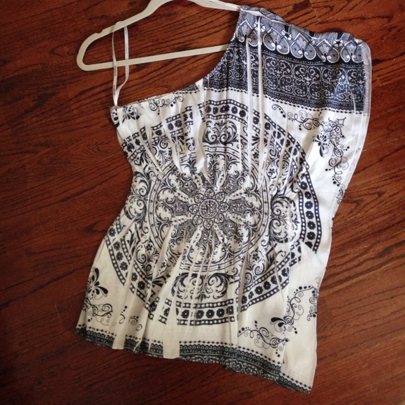 2b bebe one shoulder too