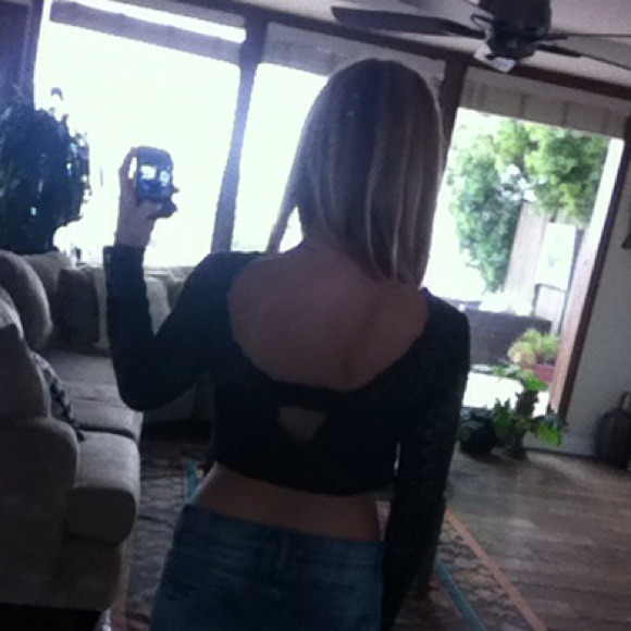 Crochet crop top - Picture 3 of 3
