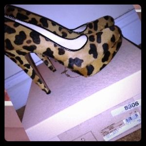 Prada St. Leopardo pump