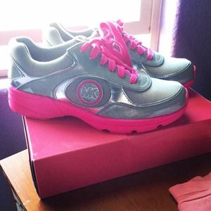 💖Michael Kors Pink/Grey shoes💖
