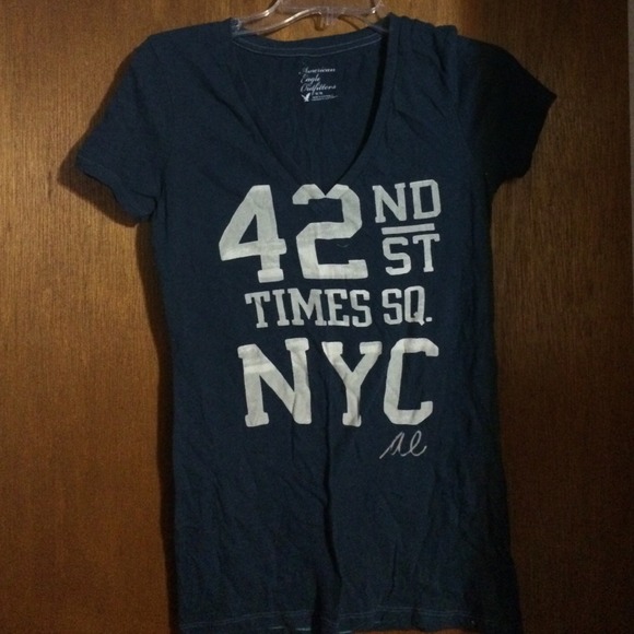 American Eagle V neck