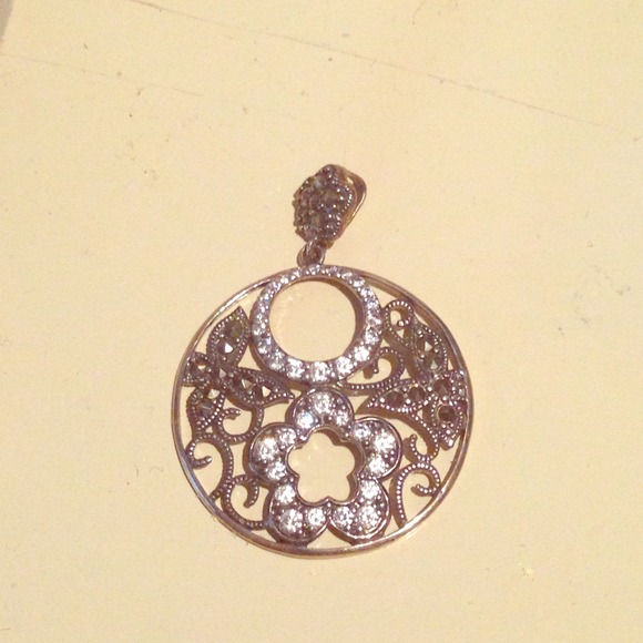 Necklace charm - Picture 1 of 2