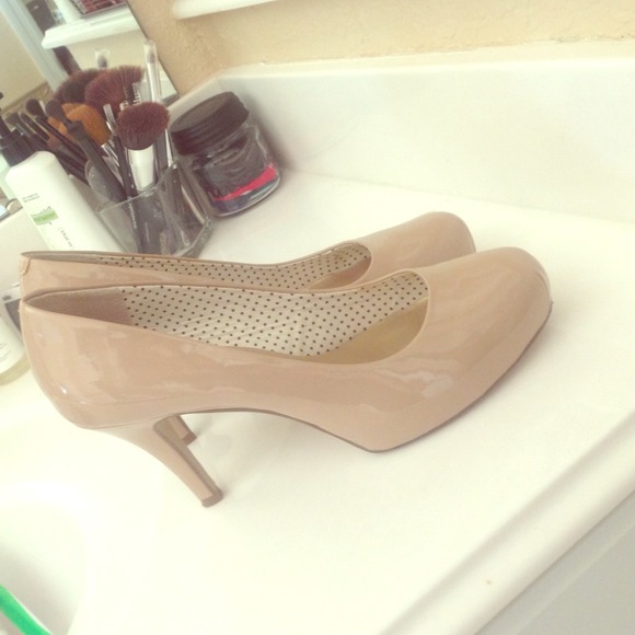 Nude platform getta pumps