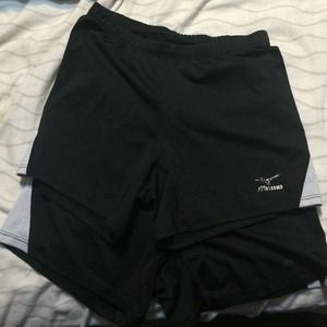 Black and white Mizuno spandex