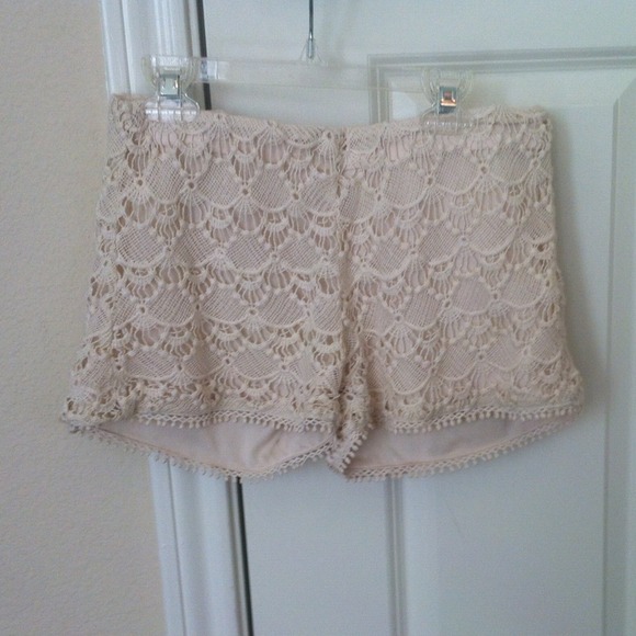 ❌SOLD ON EBAY❌Zara cream crochet shorts