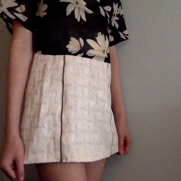 OFF-WHITE TEXTURED BROCADE SKIRT