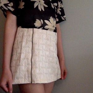 OFF-WHITE TEXTURED BROCADE SKIRT