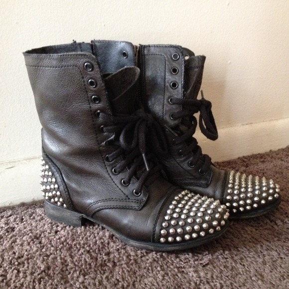 ❌SOLD❌ Steve Madden Tarnney Boots