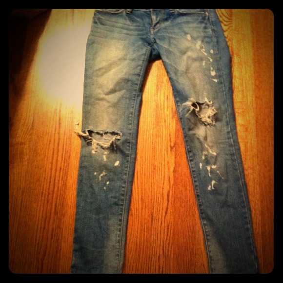Destroyed jeans