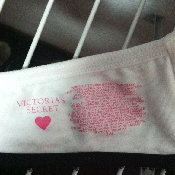 Sold in bundle!!!Victoria's Secret bra - Picture 3 of 3