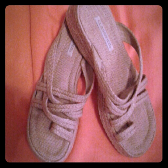 Beige.single toe sandal