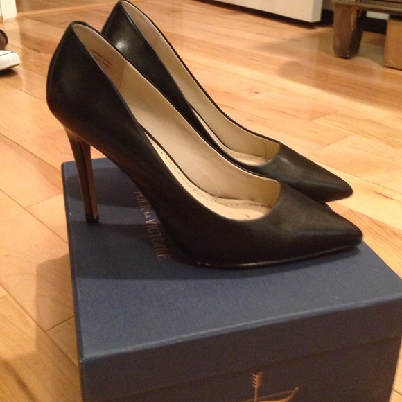Pour la Victoire Black Pumps