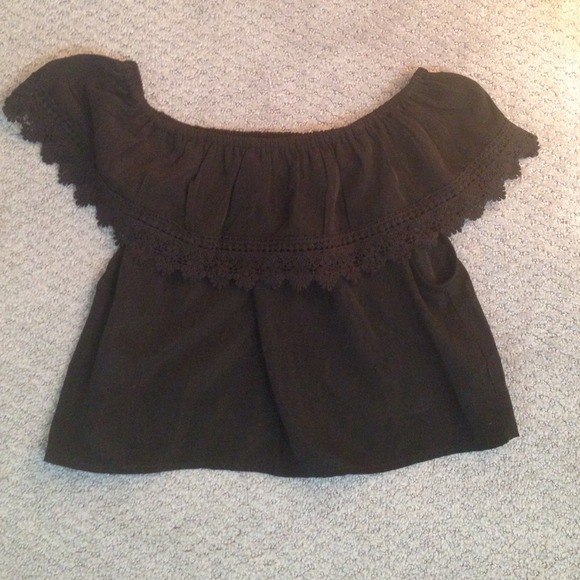 🚫SOLD🚫LF crop top 2014 collection