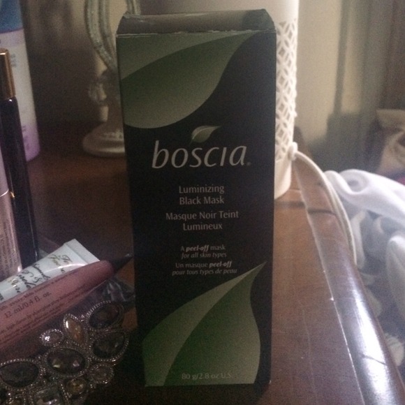 REDUCED Boscia luminizing black mask