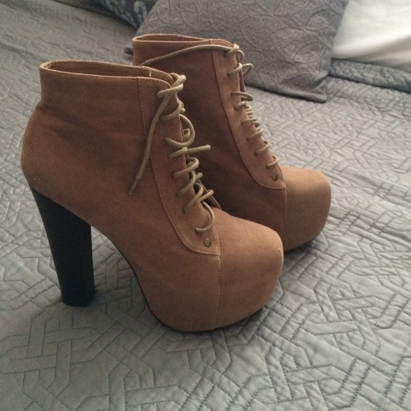 Ankle boots