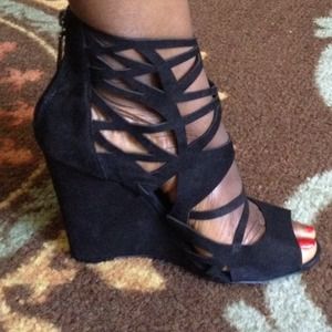 Schultz gladiator wedges.