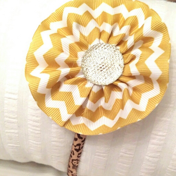 YAYA flower headband (handmade) - Picture 2 of 3