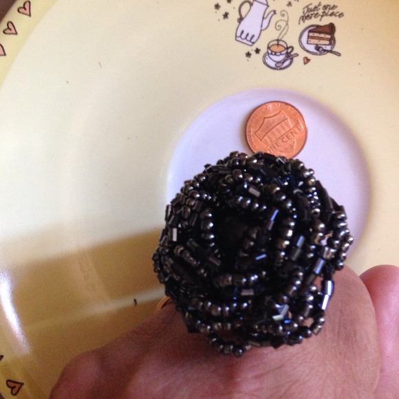 Reduced !!beaded stretchable ring  grey w/ black - Picture 2 of 4