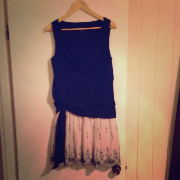 Flapper style Gatsby dress in black and white